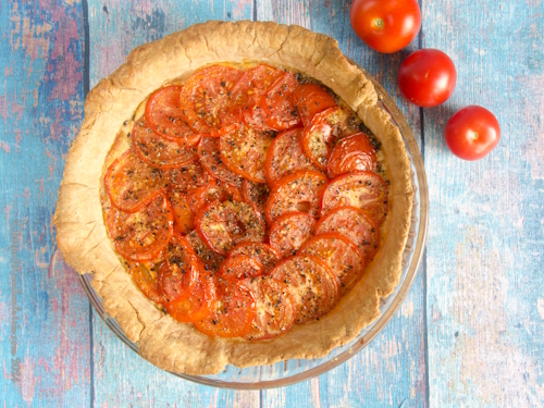 Tomatentarte mit Senf und Schalotte