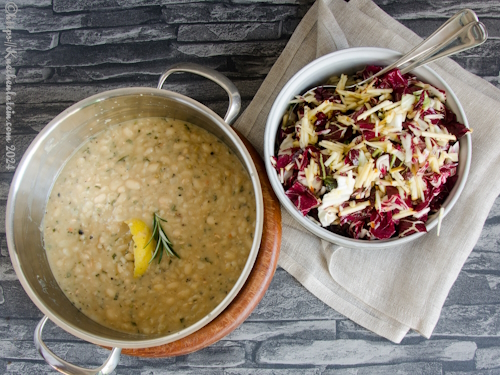 Weiße Bohneneintopf mit Radicchio-Apfelsalat