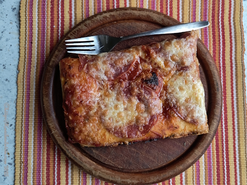 Pizza in teglia oder Pizza al taglio