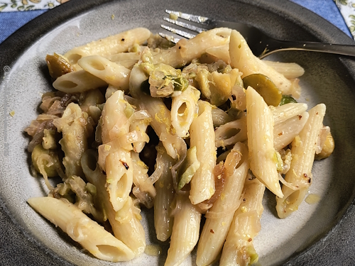 Pasta mit Dicken Bohnen und Zitrone