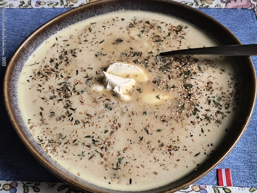 Gelbe Erbsensuppe mit Orange, Safran und Za'atar