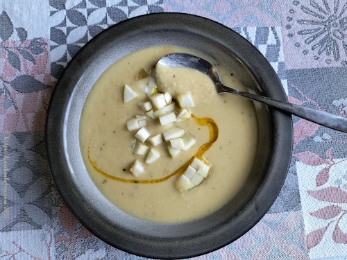 Gelbe Erbsensuppe mit Petersilienwurzel