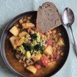 Eintopf mit Kichererbsen, Kartoffeln und Tomaten