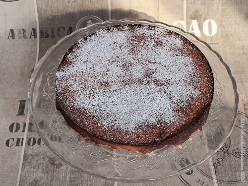 Mit Puderzucker bestäubte Altwiener Topfentorte