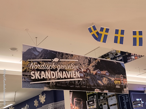 Werbebanner in Supermarkt Skandinavisch genießnen