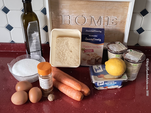 Zutaten Schwedischer Karottenkuchen Morotsrutor  wie Rapsöl, Eier Karotten, Mehl und Frischkäse, Puderzucker Sahne für das Frosting