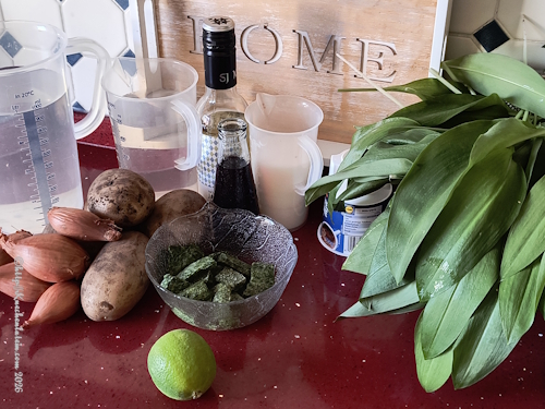 Wasser, Sahne, Milch, Portwein, Karoffeln, Bärlauch für Bärlauch-Kartoffel-Suppe mit Frikadellen und Radieschen